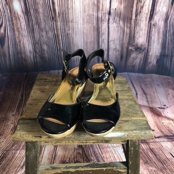 *681 Apostrophe Strappy Peep Toe Wedges - Picture 2 of 8